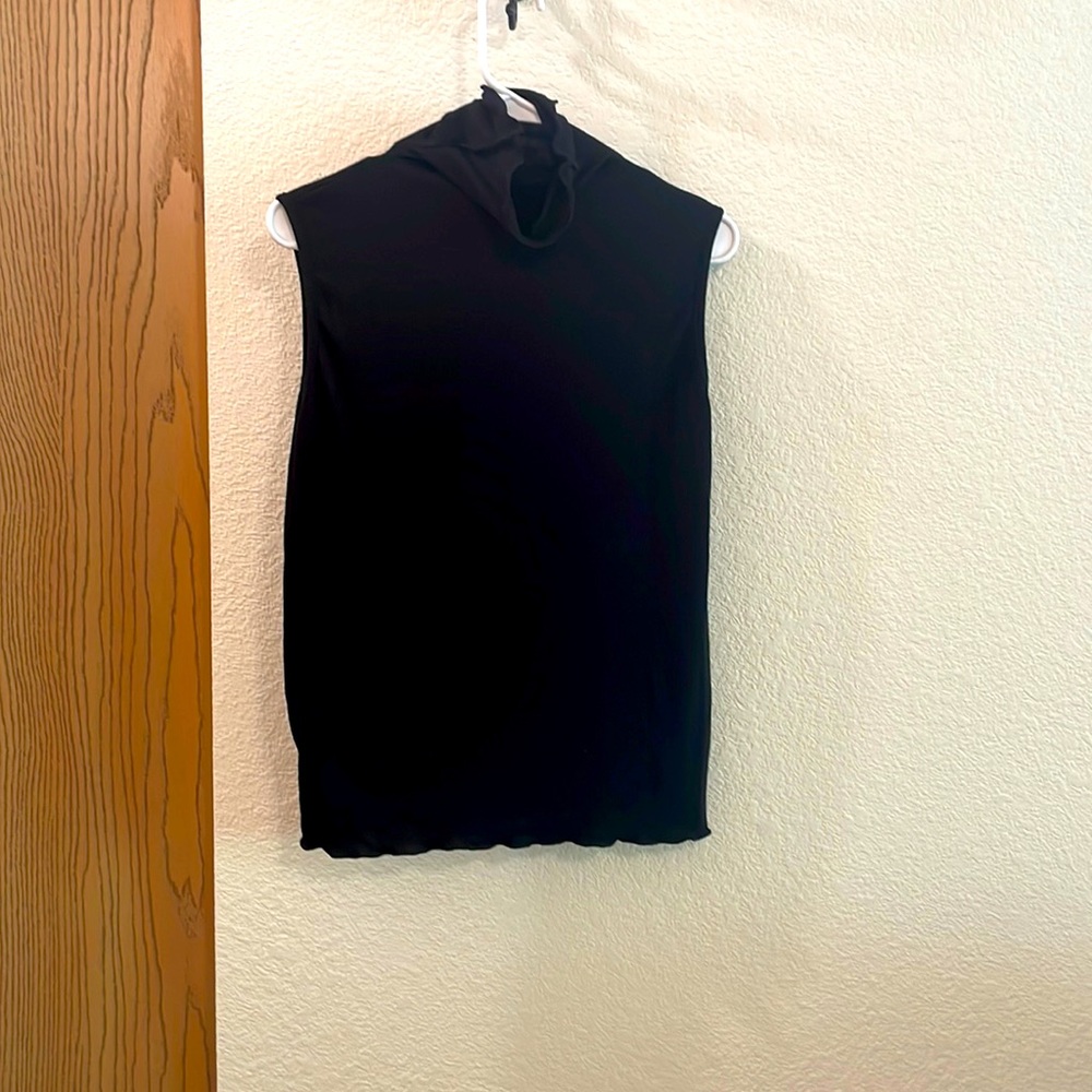 leela and lavender black sleeveless turtle neck M